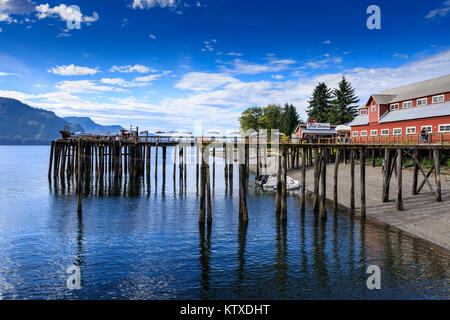 Ripristinato il salmone cannery museum, dock e barche, Icy Strait Point, Hoonah, estate, Chichagof Island, all'interno del passaggio, Alaska, Stati Uniti d'America, Foto Stock