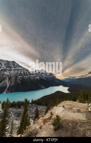 Tramonto al Lago Peyto nelle Montagne Rocciose Canadesi, Alberta, Canada Foto Stock