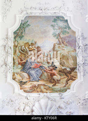 Affresco di San Magno di Fussen, Saint Mang, circondato da demoni, nella Basilica di Fussen, Baviera, Germania. Foto Stock