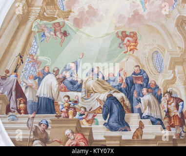 Affresco di San Magno di Fussen, Saint Mang, sul letto di morte, nella Basilica di Fussen, Baviera, Germania. Foto Stock