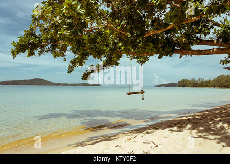 Paradise swing su un isola cambogiana vicino a Sihanoukville. Foto Stock