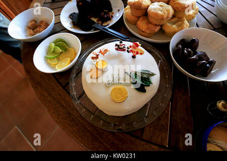 Australian Torta di Natale e una selezione di altri spuntini di natale e gadget. Foto Stock