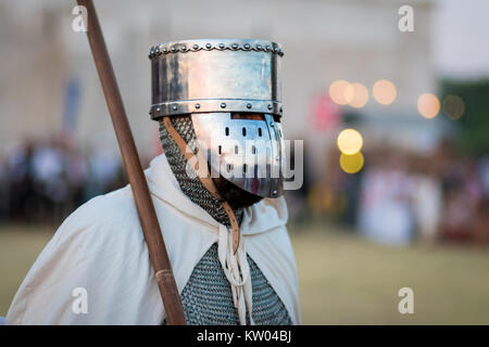 Cavaliere in armatura lucente, close up Foto Stock