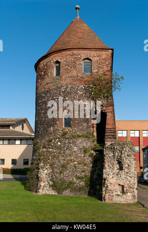 Il medievale North West Tower, parte della città storica parete in Great Yarmouth, Regno Unito Foto Stock