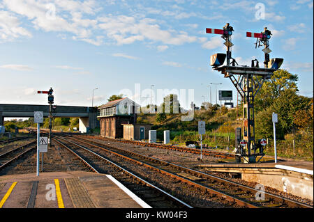 Il semaforo di segnalazione ferroviaria a Great Yarmouth stazione ferroviaria Foto Stock