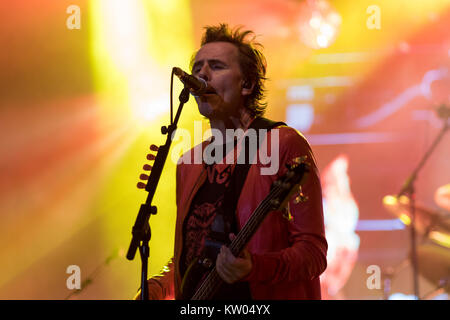 Zagabria, Croazia - 29 agosto 2017:Duran Duran carta dèi on tour 2017 a Salata Zagabria. John Taylor bassista chitarrista della band Duran Duran sul palco Foto Stock