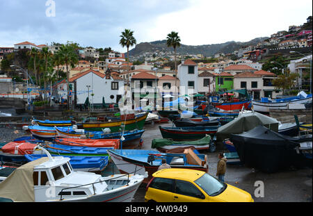 Il villaggio di pescatori di Câmara de Lobos, Madeira, Portogallo Foto Stock