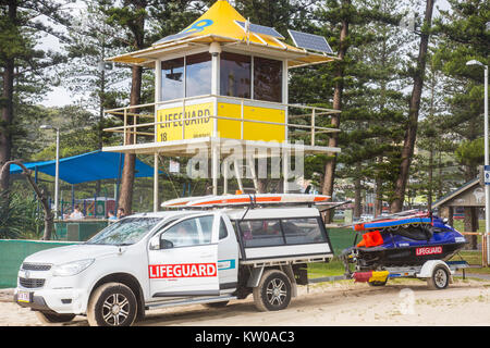 Bagnino di salvataggio di surf torre su teste di Burleigh beach,Gold Coast,Queensland Foto Stock