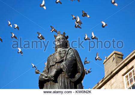 La regina Victoria 1837 - 1901, statua in Leith, Edimburgo in Scozia Foto Stock