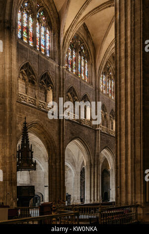 Interno della Santa Chiesa Basilica Cattedrale Metropolitana di San Salvador di stile gotico, Oviedo, Principato delle Asturie, Spagna Foto Stock