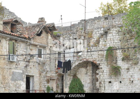 Dettagli architettonici del IV secolo nel palazzo di Diocleziano a Split, Croazia Foto Stock