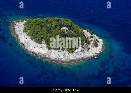 Isola Galesnik è il primo di una fila di tutte le isole Pakleni, all'entrata del porto di Hvar. Da questa piccola isola vi è la maggior parte beau Foto Stock