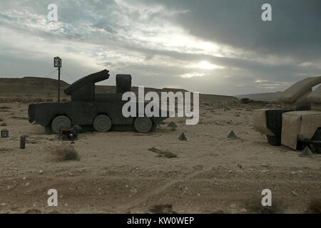 Decoy gonfiabile imita il lancio di missili sistema implementato nel deserto del Negev durante la forza aerea israeliana guerra trapano di simulazione. Israele Foto Stock