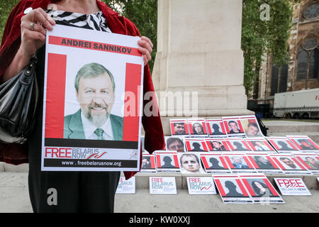 Libera la Bielorussia ora protestare di fronte Westminster's agli edifici del Parlamento. Londra, Regno Unito. Foto Stock