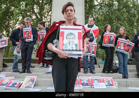 Libera la Bielorussia ora protestare di fronte Westminster's agli edifici del Parlamento. Londra, Regno Unito. Foto Stock