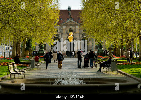 Dresden Neustadt, pelican crossing high street, Fußgängerzone Hauptstrasse Foto Stock