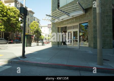 La facciata della Philz caffè, con base in California catena di caffè, nel quartiere Tenderloin di San Francisco, California, 2016. Foto Stock