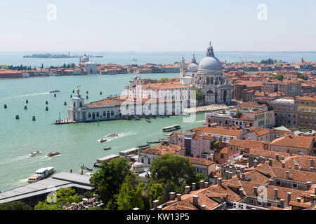 Una veduta aerea di Punta della Dogana come visto dal campanile, Venezia Foto Stock