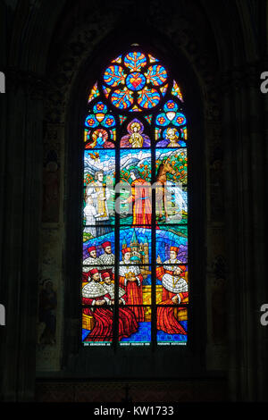 Finestra di vetro colorato nella Chiesa Votiva (Votivkirche), Vienna, Austria Foto Stock