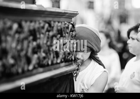 Badajoz Spagna lunedì. aprile 14. 2017. Venerdì Santo. Processione della Settimana Santa in Badajoz. Foto Stock