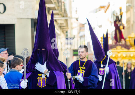 Badajoz Spagna lunedì. aprile 14. 2017. Venerdì Santo. Processione della Settimana Santa in Badajoz. Foto Stock