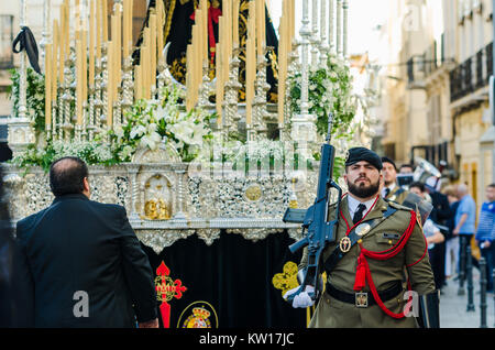 Badajoz Spagna lunedì. aprile 14. 2017. Venerdì Santo. Processione della Settimana Santa in Badajoz. Foto Stock