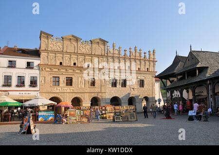 San Nicola (sinistra) e San Cristoforo (destra) townhouses. Kazimierz Dolny, Lublino voivodato, Polonia. Foto Stock