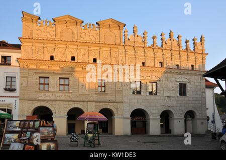 San Nicola (sinistra) e San Cristoforo (destra) townhouses. Kazimierz Dolny, Lublino voivodato, Polonia. Foto Stock