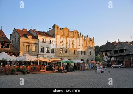 San Nicola (sinistra) e San Cristoforo (destra) townhouses. Kazimierz Dolny, Lublino voivodato, Polonia. Foto Stock