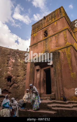 Pellegrini a Bet Giyorgis, Lalibela, Etiopia Foto Stock