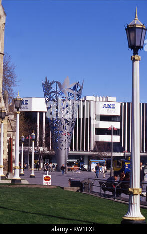 CHRISTCHURCH, Nuova Zelanda, 2008 - caratteristiche iconica della piazza della cattedrale negli anni prima del grande terremoto, - la Cattedrale Anglicana e il calice, Christchurch Nuova Zelanda circa 2008 Foto Stock