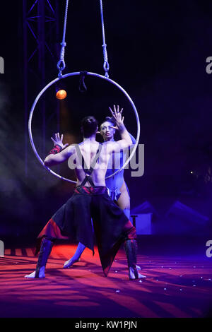 Londra, Regno Unito. 28 dicembre, 2017. Il Moscow State Circus sotto il big top in Ealing, Londra. Foto Data: giovedì, 28 dicembre 2017. Credito: Roger Garfield/Alamy Live News Foto Stock