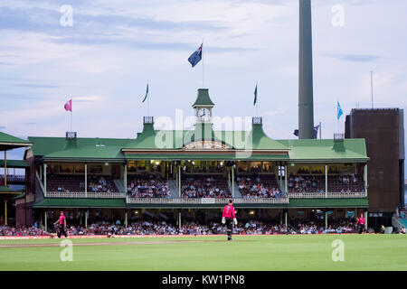 Sydney, Australia. 28 dicembre, 2017. Sydney Cricket Ground membri Stand al KFC Big Bash League Cricket gioco tra Sydney Sixers v Adelaide percussori presso la SCG a Sydney. Credito: Steven Markham/Alamy Live News Foto Stock