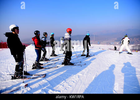 Shenyang, Cina. 29 Dic, 2017. (Solo uso editoriale. Cina OUT) .i cittadini internazionale' cross-country skiing contest è tenuto a Shenyang, Cina nord-occidentale della provincia di Liaoning, Dicembre 29th, 2017. Credito: SIPA Asia/ZUMA filo/Alamy Live News Foto Stock