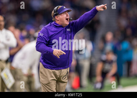 San Antonio, TX, Stati Uniti d'America. 28 dicembre, 2017. TCU cornuto rane head coach Gary Patterson durante il terzo trimestre di Alamo Bowl NCAA Football gioco tra la TCU cornuto rane e Stanford Cardinale al Alamodome a San Antonio, TX. La TCU ha vinto il gioco da 39 a 37. Credito: Cal Sport Media/Alamy Live News Foto Stock