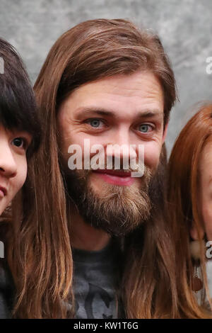 Tom Payne assiste la convenzione di Hollywood a Tokyo in Giappone il 29 dicembre 2017. Cast di serie televisive di successo The Walking Dead hanno partecipato all'evento e ha firmato autografi per i fans. Credito: AFLO/Alamy Live News Foto Stock