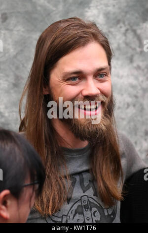 Tom Payne assiste la convenzione di Hollywood a Tokyo in Giappone il 29 dicembre 2017. Cast di serie televisive di successo The Walking Dead hanno partecipato all'evento e ha firmato autografi per i fans. Credito: AFLO/Alamy Live News Foto Stock