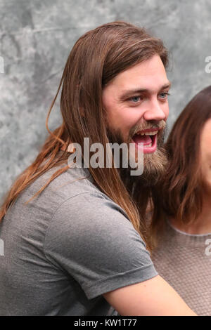 Tom Payne assiste la convenzione di Hollywood a Tokyo in Giappone il 29 dicembre 2017. Cast di serie televisive di successo The Walking Dead hanno partecipato all'evento e ha firmato autografi per i fans. Credito: AFLO/Alamy Live News Foto Stock