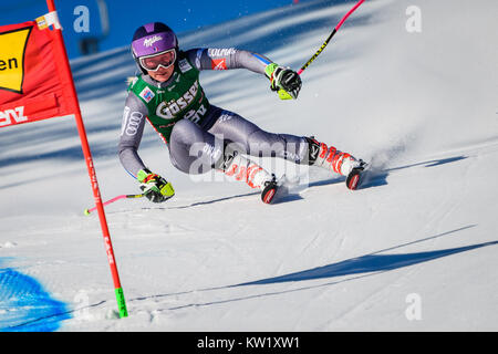 A Lienz (Austria). 29 Dic, 2017. Tessa Worley di Francia compete durante la Coppa del Mondo FIS Ladies Slalom Gigante in Lienz, Austria il 29 dicembre 2017. Credito: Jure Makovec/Alamy Live News Foto Stock