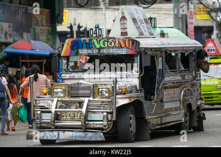 Cebu City, Filippine. Il 30 dicembre, 2017. A partire da gennaio 2018 il Dipartimento dei trasporti (DOTr) nelle Filippine inizierà a rimuovere jeepneys che sono almeno quindici anni dalle strade come parte del governo di modernizzazione dei trasporti programma.Il PUV programma di modernizzazione mira ad eliminare gradualmente le vecchie e fatiscenti jeepneys e sostituirli con alta qualità dei sistemi di trasporto che sono rispettosi dell'ambiente e hanno una maggiore capacità. Credito: galleria immagini2/Alamy Live News Foto Stock