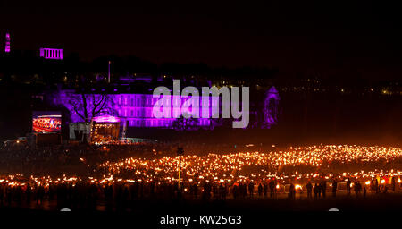 Edinburgh, Regno Unito. 30 Dic, 2017. Edinburgh processione per avviare Hogmany celebrazioni per il 2018 Foto Stock