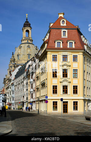 A Dresda, la nuova costruzione Rampische street con la Chiesa di Nostra Signora, Neuerbaute Rampische Strasse mit Frauenkirche Foto Stock