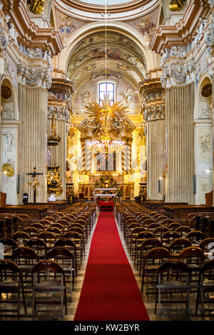Una immagine di una Chiesa Santuario prima di una cerimonia di matrimonio. Foto Stock