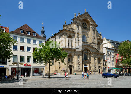 Mercato verde con la chiesa di Saint Martin a Bamberg, Bamberg, Gruener Markt mit Kirche St Martin in Bamberg Foto Stock