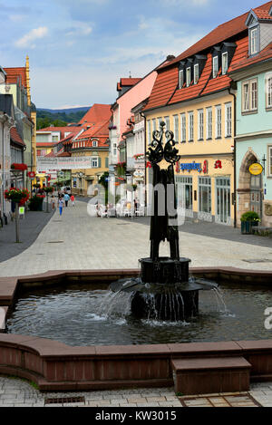 Bird's Wells in the pelican crossing in pietra, Turingia, Wallowing, Vogelbrunnen in der Fussgaengerzone Steinweg, Thueringen, Suhl Foto Stock