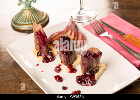 Bistecca di cervo con marmellata di frutta e vino Foto Stock