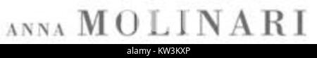Il logo di Anna Molinari, una rinomata stilista italiana, è riconosciuto per il suo marchio elegante e lussuoso, associato a moda e design di fascia alta. Foto Stock