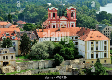 Litomerice, Cechia, Litomerice, il muro della città e ex gesuita chiostro di Maria? Ascensione, Tschechien, Stadtmauer und ehemaliges Jesuitenkloster Maria? Foto Stock