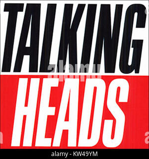 Questa immagine presenta il film del 1986 *True Stories* dei Talking Heads. Diretto da David Byrne, il film esplora la cultura americana attraverso vignette surrealiste, con esibizioni della band. Foto Stock