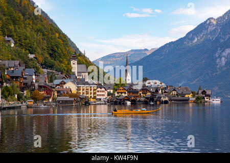 Lago Hallstatt, Austria superiore district, Salzkammergut, parte delle Alpi, Hallstatt village, Foto Stock